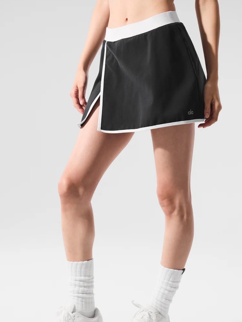 alo Airbrush Streamlined Black Skirt with White Trim
